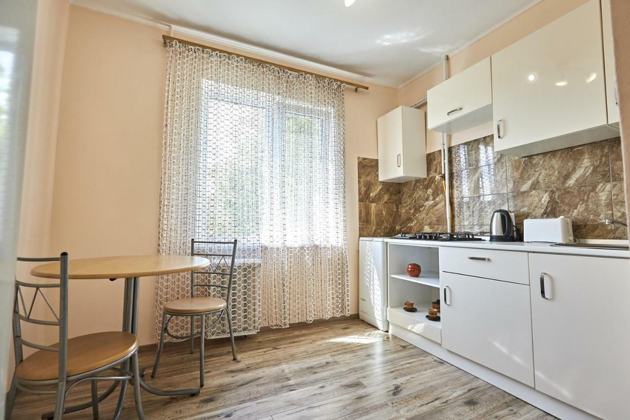 Babylon Apartments On Kievskaya Street Riwne Exterior foto